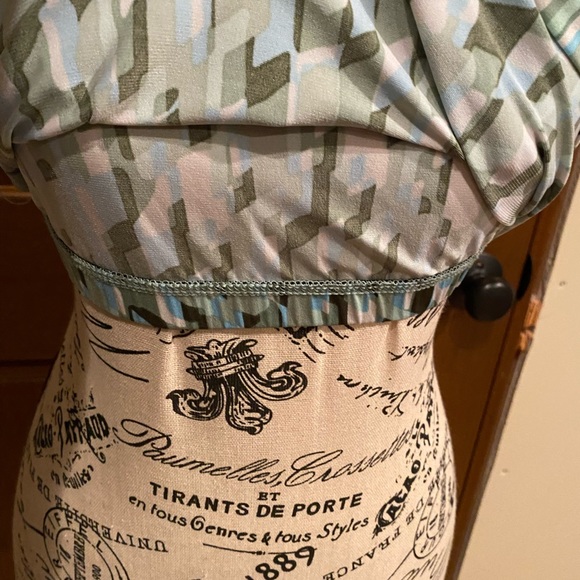 B.Moss Patterned Silky Tank Top - Picture 5 of 5